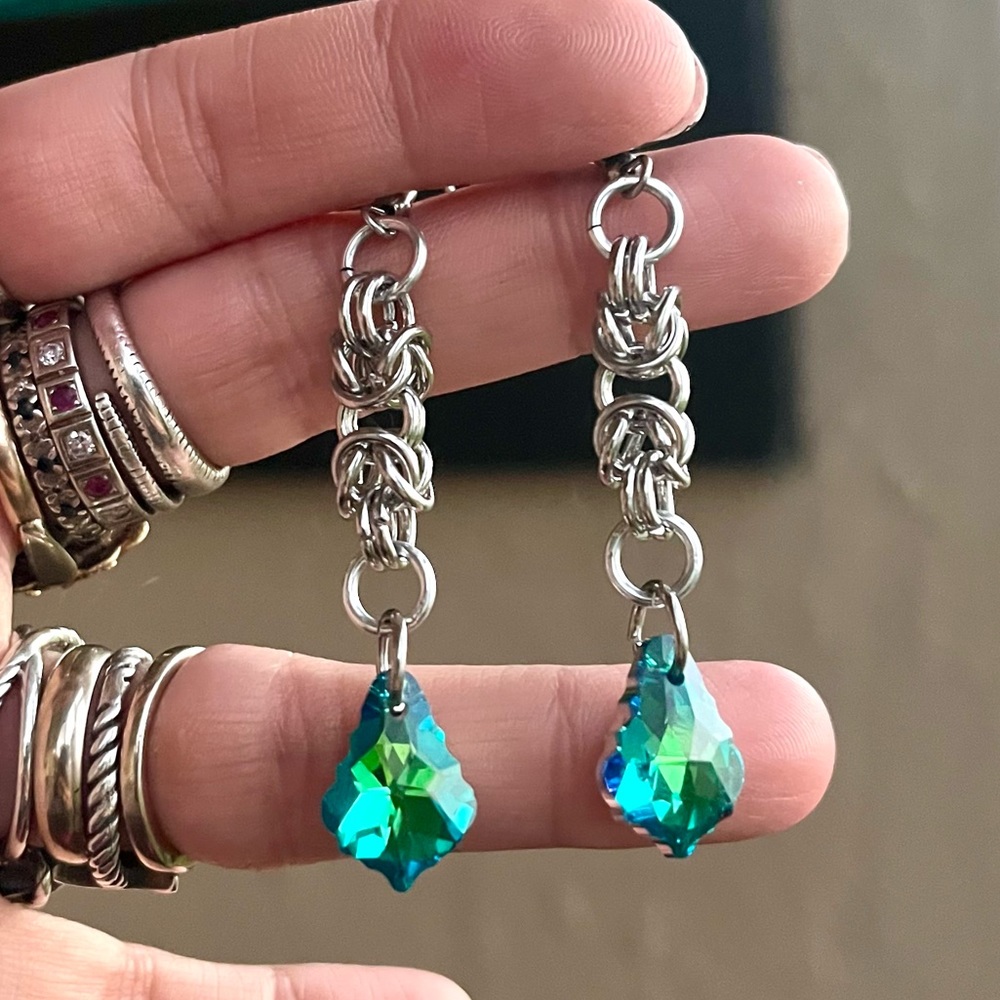 Handmade maille dangly stainless steel earrings green rainbow austrian crystals - Picture 9 of 14